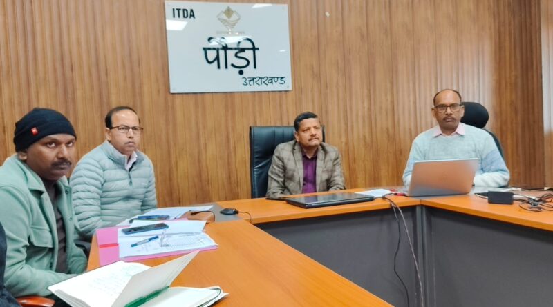 जनपद की रैंकिंग सुधारने को लेकर सीडीओ सख्त, पच्चीस सूत्री कार्यक्रम की प्रगति पर मासिक निगरानी के निर्देश