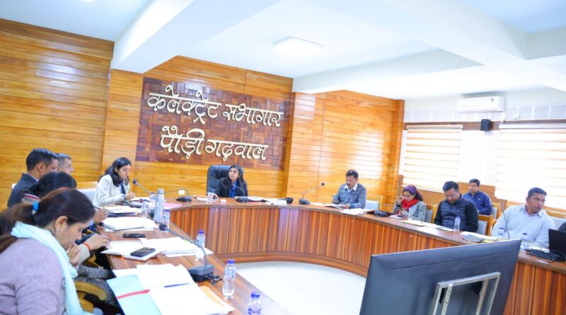 राजस्व वसूली से लेकर गैस वितरण तक सख्ती, डीएम ने दिए कड़े निर्देश; 30 अप्रैल तक राजस्व चौकियों का पुनर्निर्माण लक्ष्य