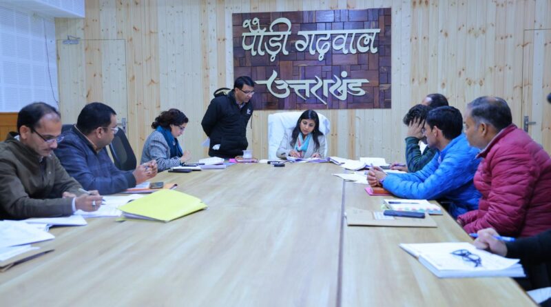डीएम का कड़ा रुख: कूड़ा मुक्त होगा पौड़ी, लिगेसी वेस्ट वाली जगहों पर खिलेंगे फूल
