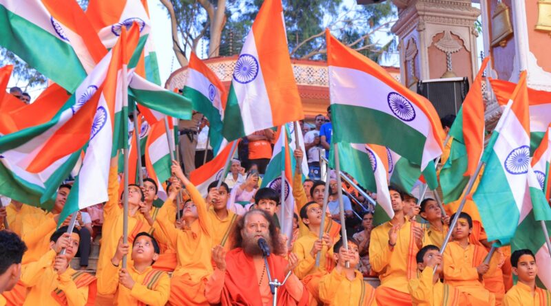परमार्थ निकेतन में बलिदान दिवस पर अमर शहीदों को श्रद्धांजलि, गंगा आरती समर्पित
