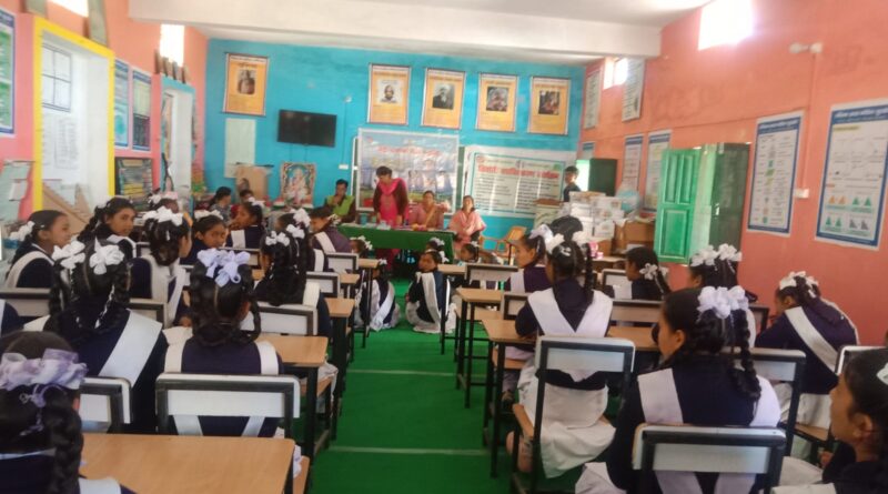 पौड़ी में ‘अफसर बिटिया’ कार्यक्रम आयोजित, छात्राओं ने प्रतियोगिताओं में दिखाया हुनर
