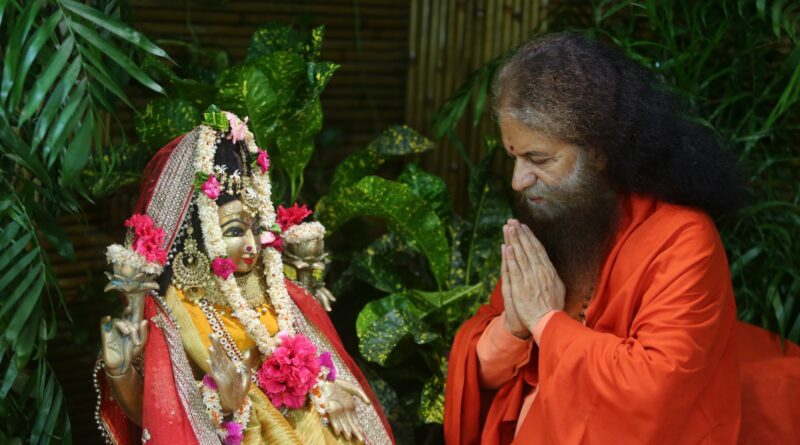 परमार्थ निकेतन में दुर्गा अष्टमी पर विशेष हवन, विश्व शांति और नारी सम्मान का संदेश