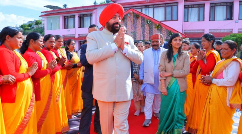 पौड़ी दौरे पर राज्यपाल गुरमीत सिंह, स्वयं सहायता समूहों की महिलाओं से संवाद; विकास कार्यों की समीक्षा