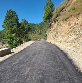 समय से पहले सड़कों का निर्माण: पौड़ी में ग्रामीण संपर्क मार्गों से बदली तस्वीर