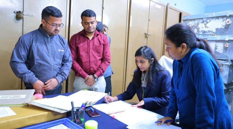 जिलाधिकारी स्वाति भदौरिया का जिला कोषागार पर औचक निरीक्षण, व्यवस्थाएं मिलीं दुरुस्त