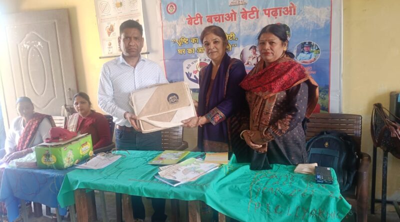 “बेटी बचाओ, बेटी पढ़ाओ” के तहत लियाखाल में ‘अफसर बिटिया’ कार्यक्रम, बालिकाओं को करियर हेतु किया