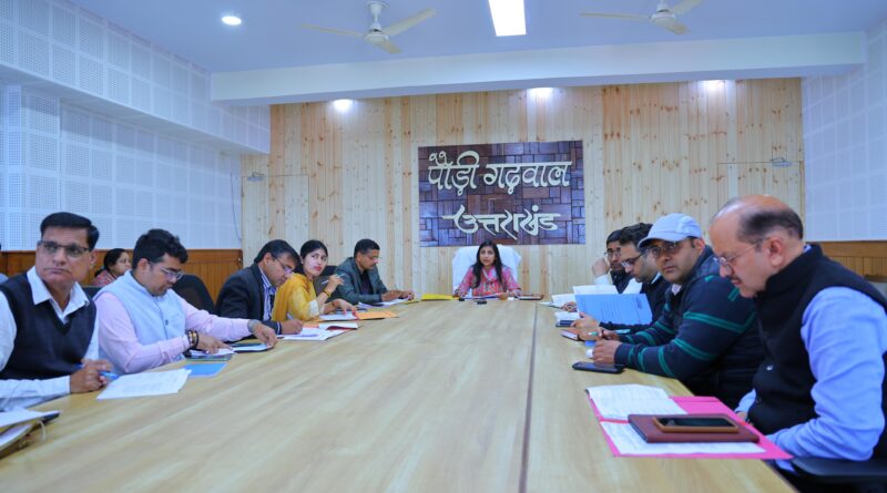 मुख्यमंत्री घोषणाओं की प्रगति पर जिलाधिकारी सख्त, लापरवाही पर कार्यदायी संस्थाएं बदलने के निर्देश