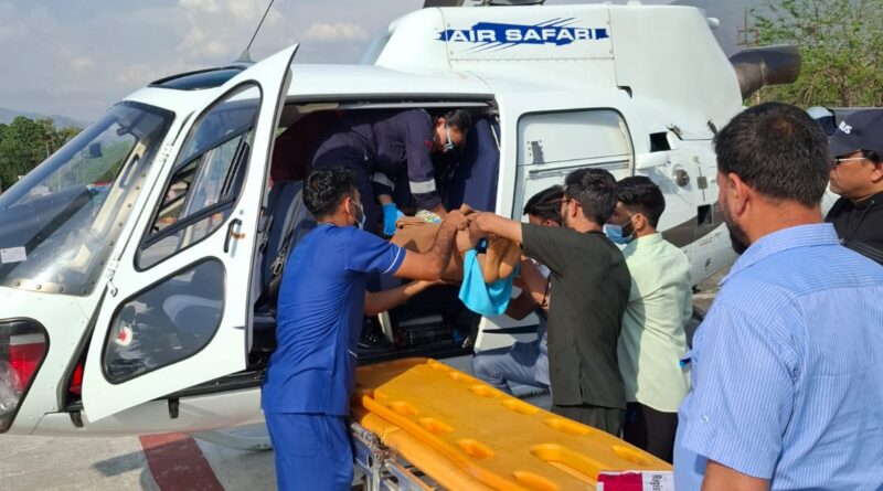 पेड़ से गिरकर महिला गंभीर घायल, हेली सेवा से एम्स ऋषिकेश रेफर