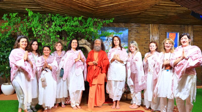 परमार्थ निकेतन में योग टीचर ट्रेनिंग, दुनिया भर के साधकों को मिल रही आध्यात्मिक दिशा