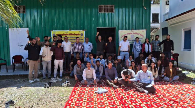 डिप्लोमा इंजीनियर्स की अनिश्चितकालीन हड़ताल 19वें दिन भी जारी, निर्माण कार्य और जरूरी सेवाएं प्रभावित