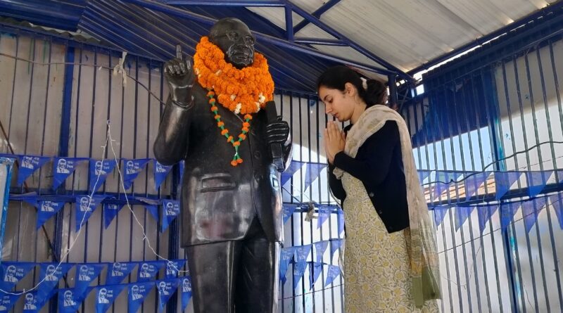 कलेक्ट्रेट परिसर में डॉ. भीमराव अंबेडकर जयंती पर श्रद्धांजलि, संयुक्त मजिस्ट्रेट ने किया माल्यार्पण