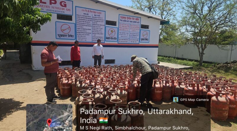 एलपीजी आपूर्ति व्यवस्था पर सख्ती, तीन गैस गोदामों का औचक निरीक्षण