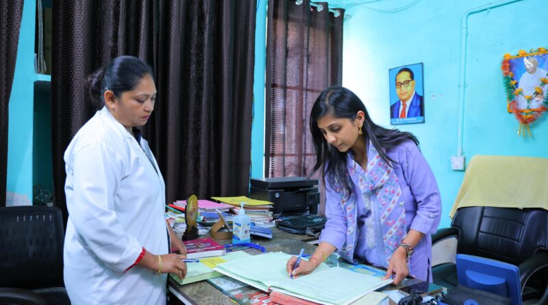 जयहरीखाल पीएचसी में लापरवाही उजागर, डीएम के औचक निरीक्षण में कई कर्मचारी नदारद