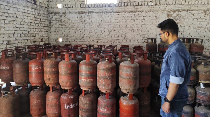 एलपीजी आपूर्ति व्यवस्था पर सख्ती, 18 प्रतिष्ठानों का औचक निरीक्षण