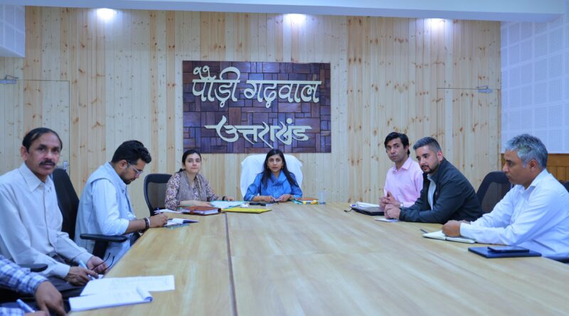 जनगणना 2026 की तैयारियों की डीएम ने की समीक्षा, 25 अप्रैल से शुरू होगा पहला चरण