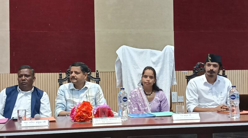 15 दिन में शिकायतों का निस्तारण करें: सीडीओ गिरीश गुणवंत