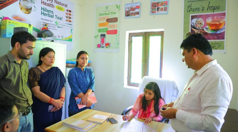 दुगड्डा ग्रोथ सेंटर में मसाला व हर्बल चाय यूनिट का निरीक्षण, सेमी-ऑटोमेशन व ऑनलाइन बिक्री के निर्देश