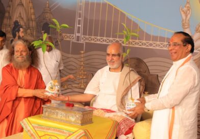 परमार्थ निकेतन में श्रीमद्भागवत कथा का भव्य शुभारम्भ, संतों के सान्निध्य में उमड़ा श्रद्धा का सागर
