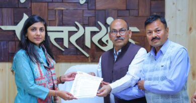 स्वतंत्रता सेनानियों के सम्मान पर डीएम सख्त स्मारकों के संरक्षण और परिजनों की समस्याओं के त्वरित समाधान के निर्देश