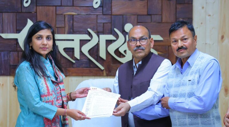 स्वतंत्रता सेनानियों के सम्मान पर डीएम सख्त स्मारकों के संरक्षण और परिजनों की समस्याओं के त्वरित समाधान के निर्देश