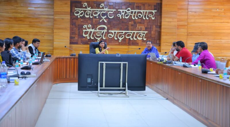 स्वास्थ्य सेवाओं में लापरवाही बर्दाश्त नहीं, बिना अनुमति अवकाश पर कार्रवाई तय: डीएम