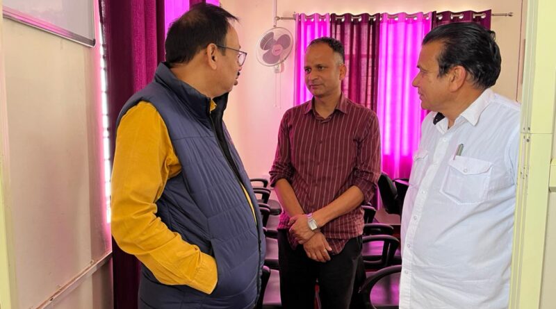 मुख्य विकास अधिकारी अशोक जोशी ने संभाला कार्यभार, विकास भवन का किया निरीक्षण