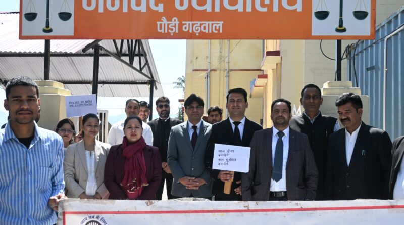 नो व्हीकल डे पर न्यायिक अधिकारियों ने दिया पर्यावरण संरक्षण का संदेश