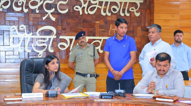 जनता मिलन में जिलाधिकारी ने सुनीं 19 जनसमस्याएं