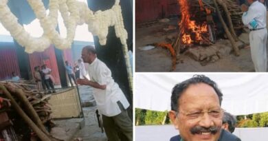 पूर्व मुख्यमंत्री मेजर जनरल भुवन चंद्र खंडूड़ी को डॉ. शक्तिशैल कपरवाण ने दी श्रद्धांजलि, अंतिम संस्कार में हुए शामिल