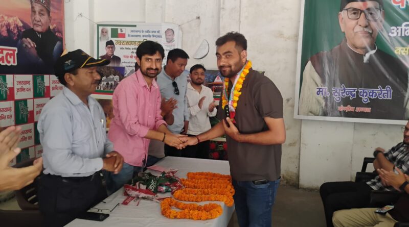 युवाओं का बढ़ता विश्वास, यूकेडी से जुड़े कई युवा