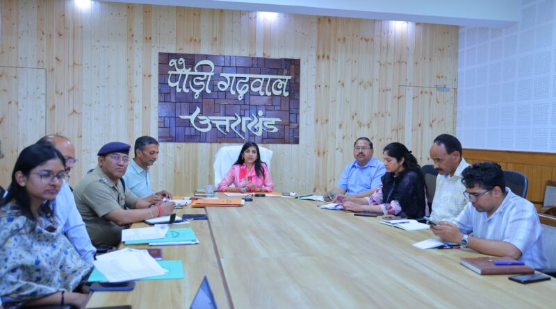 जिलाधिकारी ने उद्योगों की समस्याओं के त्वरित समाधान के दिए निर्देश
