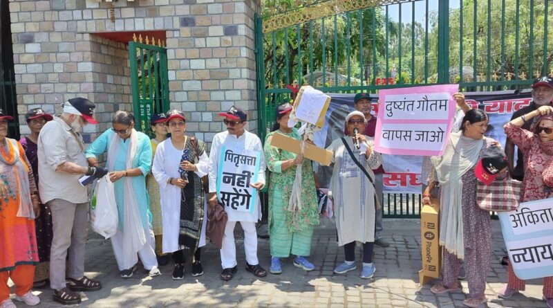 दुष्यंत गौतम और अजय कुमार के विरोध में प्रदर्शन, राजपुर रोड पर लगाया सांकेतिक जाम