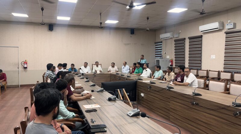 औद्योगिक इकाइयों को श्रम कानूनों और कल्याणकारी योजनाओं की दी जानकारी