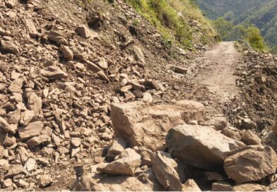 बारिश से मष्टखाल-बाड़ियूं मोटरमार्ग बाधित, बरगड्डी तक सड़क पूरी तरह बंद