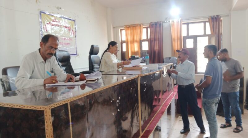तहसील दिवस में उमड़ी जनसमस्याएं, एसडीएम ने दिए त्वरित समाधान के निर्देश