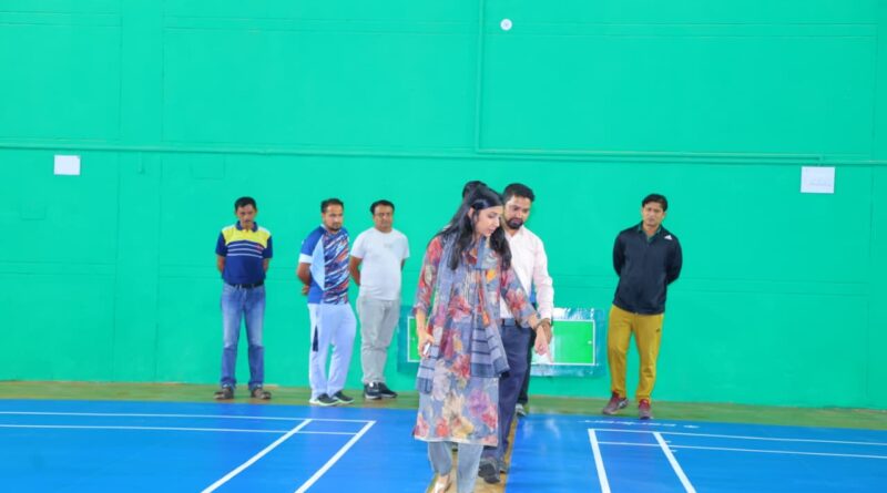 कण्डोलिया इण्डोर स्टेडियम में जल्द मिलेगी आधुनिक खेल सुविधा, जिलाधिकारी ने किया निरीक्षण
