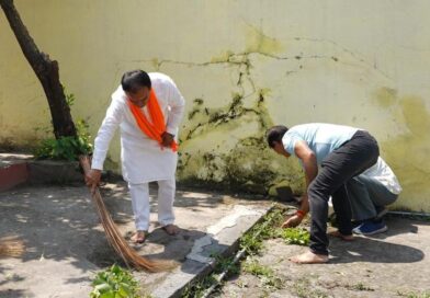 स्वच्छता अभियान में किया श्रमदान, खिर्सू में सड़क परियोजना का लोकार्पण