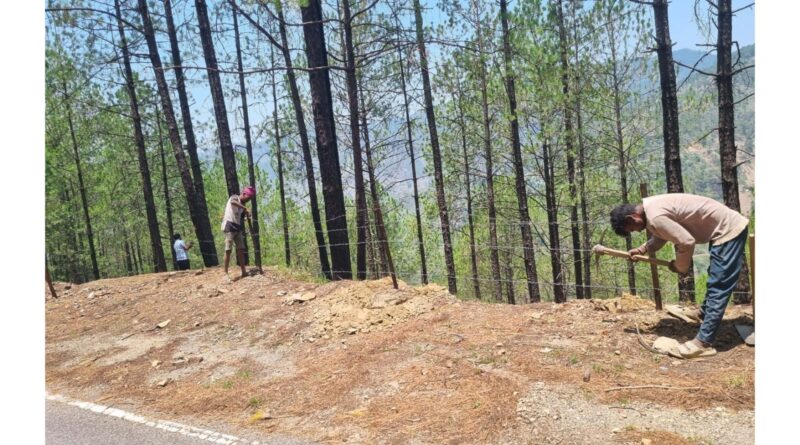मुख्यमंत्री के निर्देश पर पौड़ी में अतिक्रमण के खिलाफ कार्रवाई तेज, कई स्थानों से सरकारी भूमि कराई मुक्त