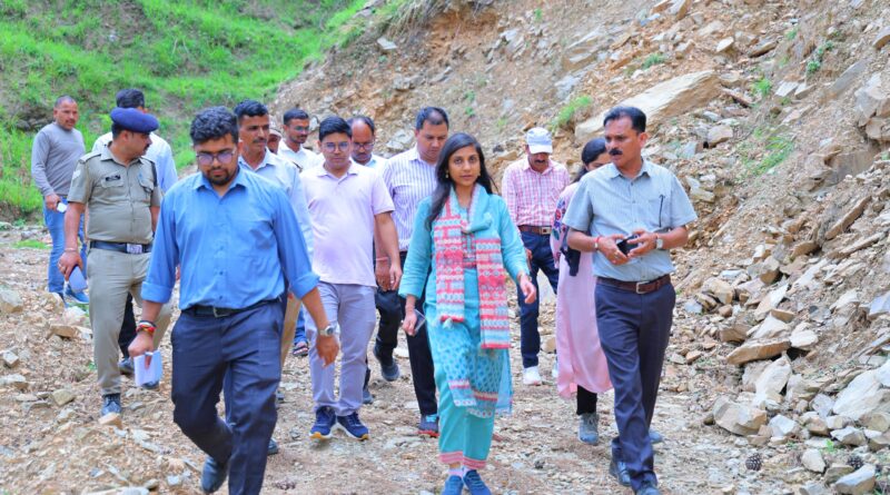 शंकरपुर चौपाल में डीएम ने सुनी ग्रामीणों की समस्याएं, पेयजल और सड़क व्यवस्था सुधारने के दिए निर्देश