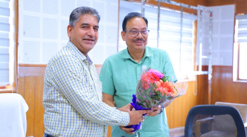 सचिव दीपक कुमार ने विकास योजनाओं की समीक्षा की, कृषि, पर्यटन, स्वास्थ्य और साइबर सुरक्षा पर दिए अहम निर्देश