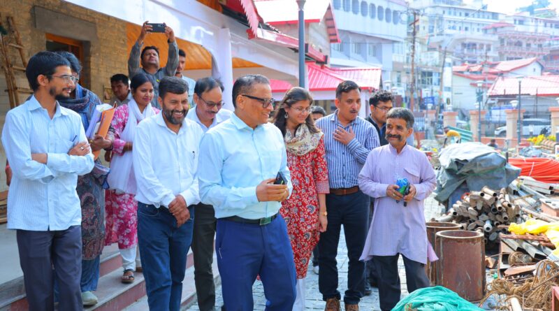 पौड़ी का हेरिटेज भवन बनेगा आधुनिक आकर्षण, प्रभारी सचिव ने निर्माण कार्यों का लिया जायजा