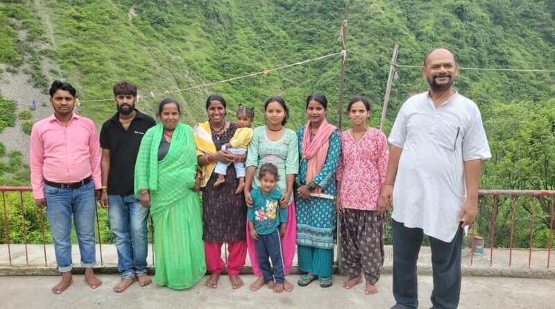 यमकेश्वर विधानसभा : जनसंपर्क के दौरान डॉ. शक्तिशैल कपरवाण ने सुनी ग्रामीणों की समस्याएं