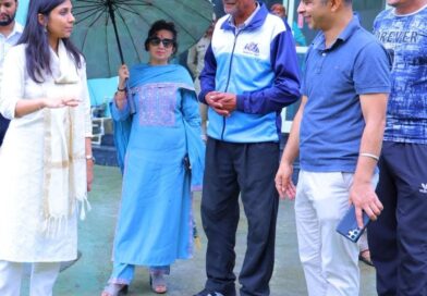 पर्यटकों को बेहतर सुविधाएं देने पर प्रशासन का फोकस, डीएम ने खिर्सू के होमस्टे परखी व्यवस्थाएं