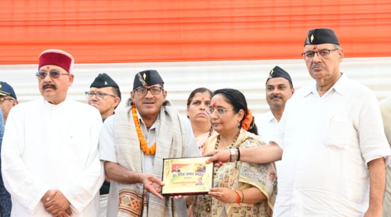 कोटद्वार में कारगिल के वीरों का सम्मान, सैनिकों के शौर्य और बलिदान को किया नमन