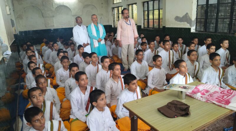 बाल अधिकार संवाद कार्यक्रम में 130 विद्यार्थियों को अधिकारों और कानूनों की दी जानकारी