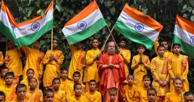 राष्ट्रीय ध्वज अंगीकरण दिवस पर परमार्थ निकेतन में लहराया तिरंगा