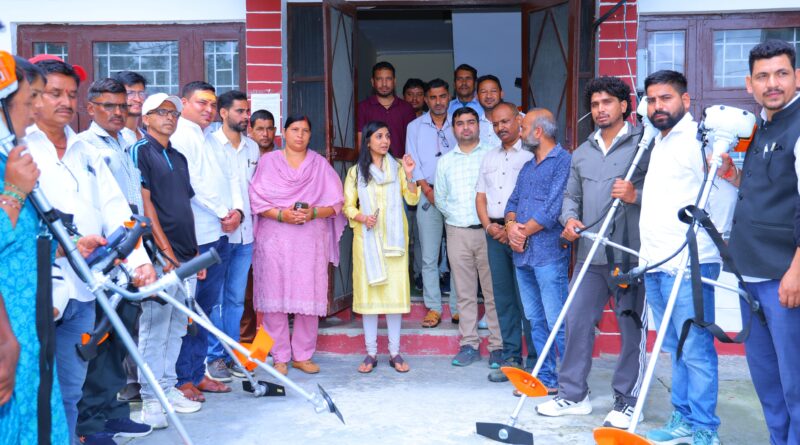 पौड़ी में आपदा प्रबंधन की नई पहल, 55 ग्राम पंचायतों को मिले बुशकटर