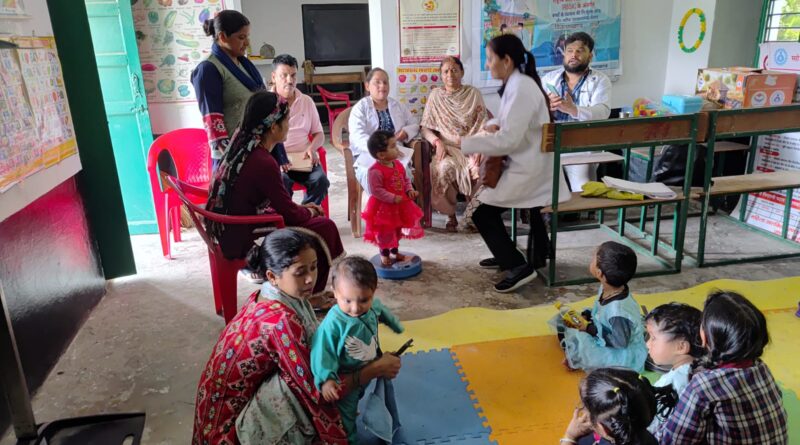 आंगनबाड़ी केंद्र सपलोड़ी में बच्चों की स्वास्थ्य जांच, स्वच्छता व संतुलित आहार के प्रति किया जागरूक
