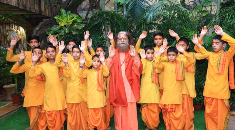 विश्व प्रकृति संरक्षण दिवस पर परमार्थ निकेतन में पौधारोपण