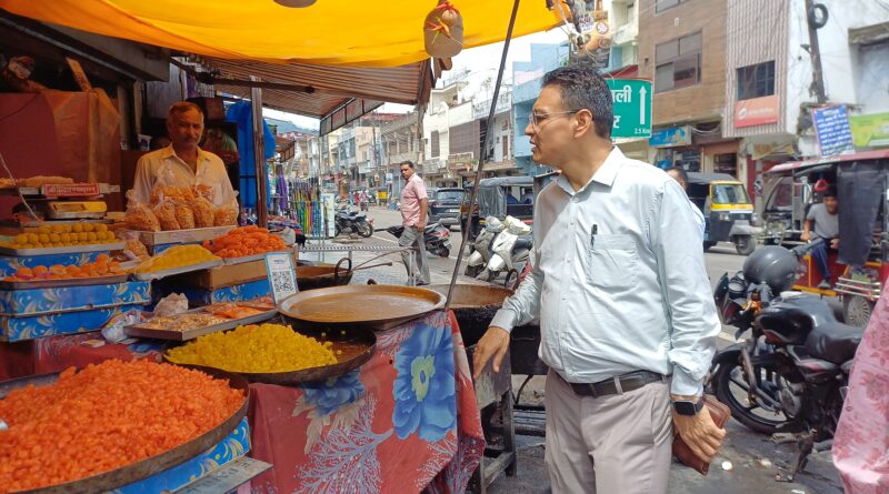 कोटद्वार में घरेलू गैस सिलेंडरों के दुरुपयोग पर कार्रवाई, दो सिलेंडर जब्त
